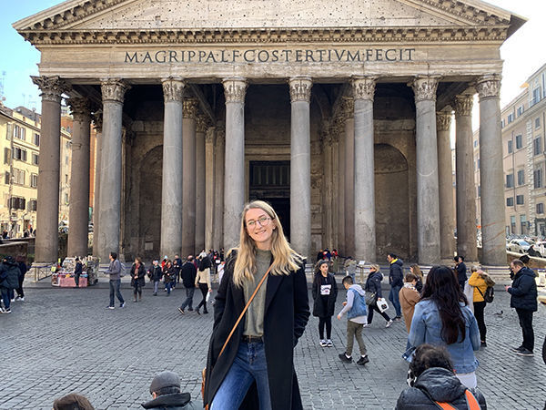 Mary Lewis Class Of 20 In Front Of The Pantheon