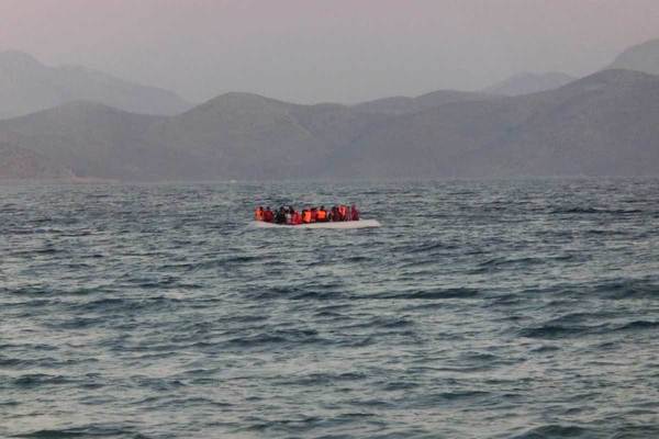 Christopher Jahn/IFRC.  A rubber boat carrying around 50 migrants and refugees arrives from Bodrum in Turkey to the Greek island of Kos.  CC2.0SA Flickr. https://www.flickr.com/photos/ifrc/20897697290/