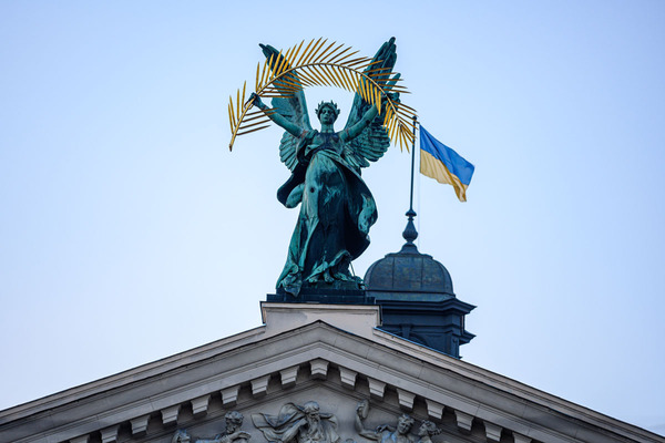 Lviv statue with flag
