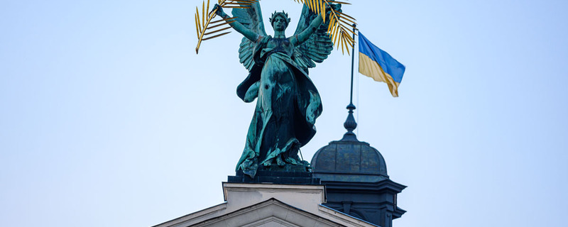 Lviv statue with flag