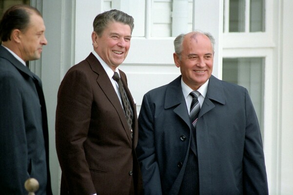 Regan Gorbachev Arrive Reykjavik Summit Nov